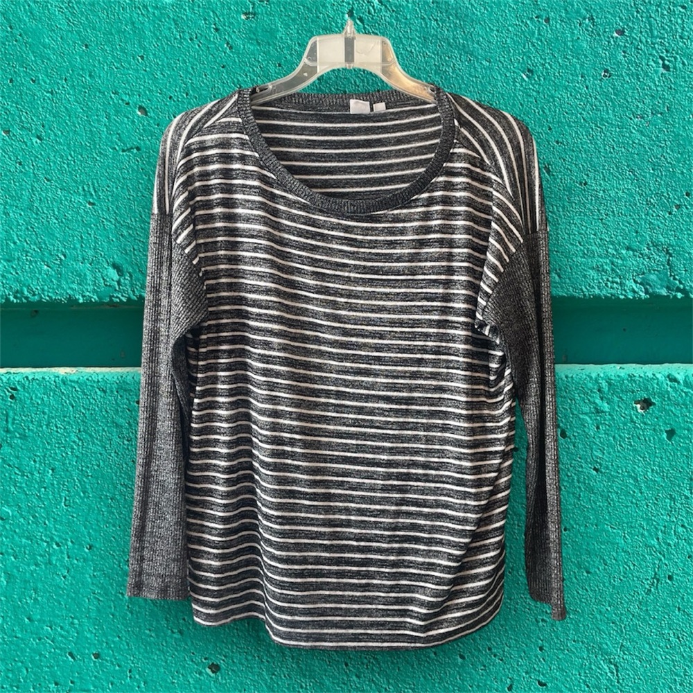 GAP Gray and White Striped Long Sleeve Tee